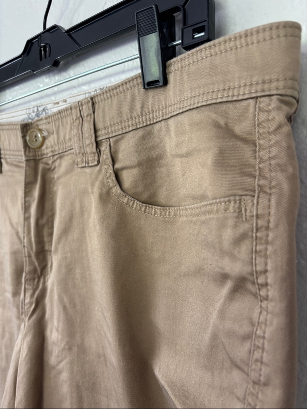 Riders by Lee Women’s Cotton Spandex Tan Flat Front Shorts 14 - Picture 2 of 7